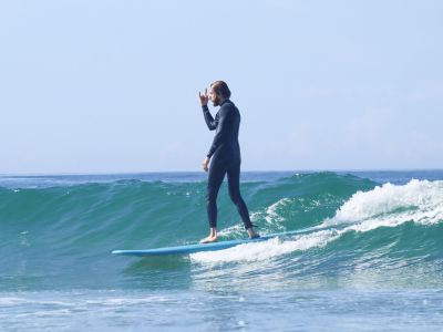 Słownik surfera – język, który musisz poznać ucząc się surfingu.