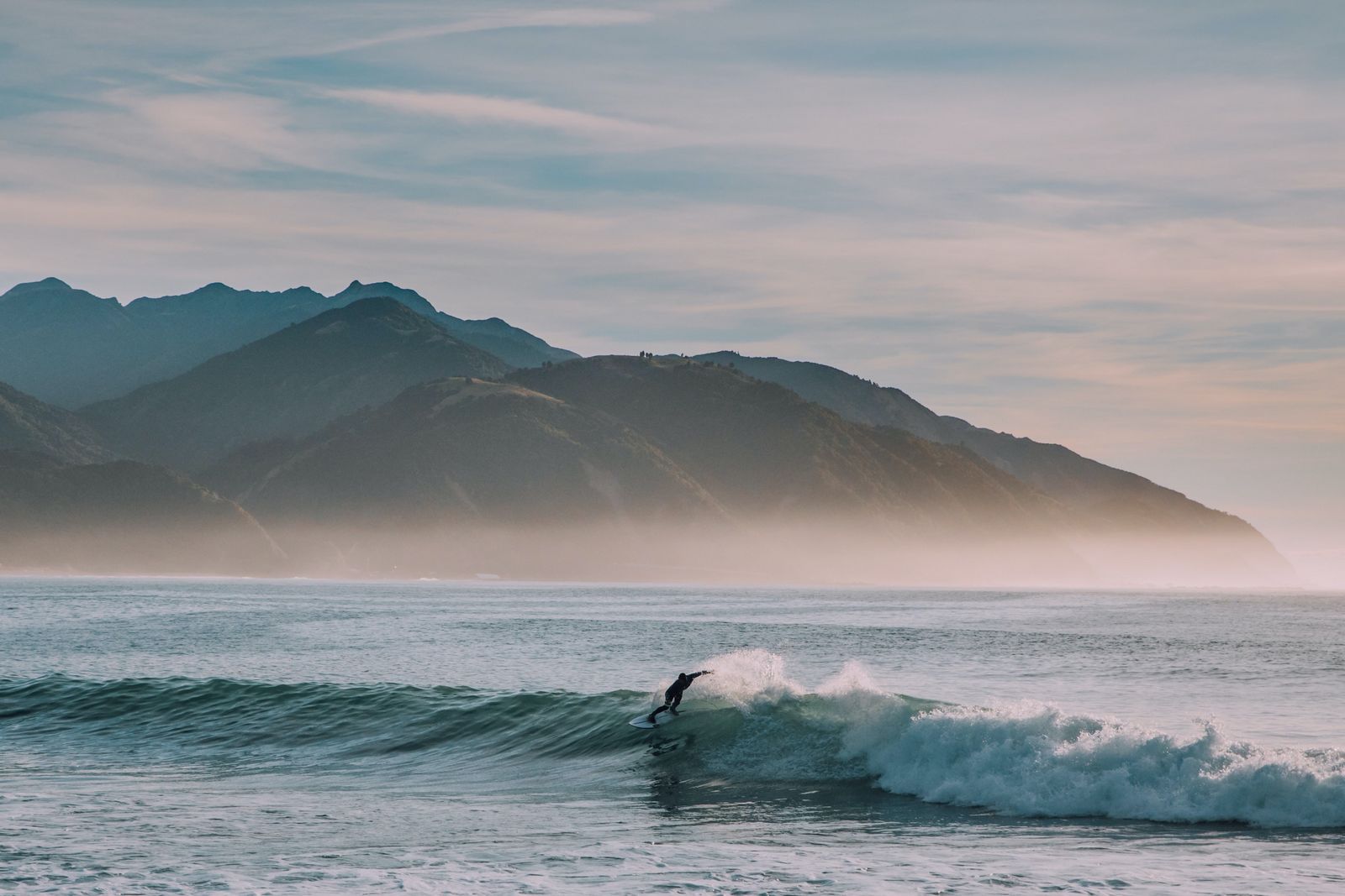 Okres falowania - kiedy są najlepsze warunki do surfowania?