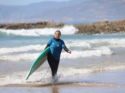 Jedziesz solo, ale&nbsp;stajesz się częścią grupy. Dlaczego Surf Camp w&nbsp;pojedynkę to&nbsp;dobry pomysł na&nbsp;wyjazd?